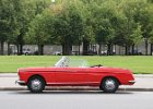 Peugeot 404 cabriolet  Peugeot 404 cabriolet, traversée de Paris, 30 juillet 2023